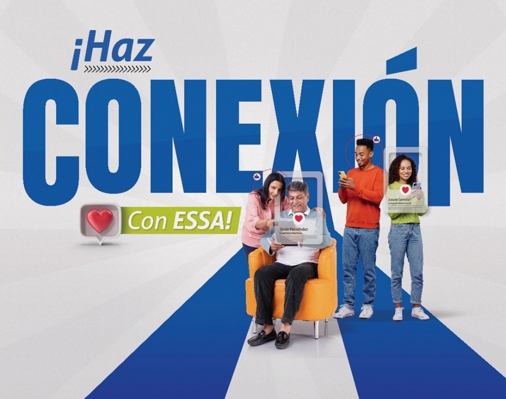 Imagen de personas viendo dispositivos digitales con emojis de corazon Imagen de personas viendo dispositivos digitales con emojis de corazon